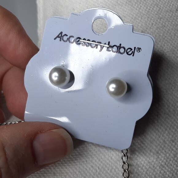 Multi-layer Silver Chain Necklace w/ Faux Pearl and Floral Details - Picture 5 of 5